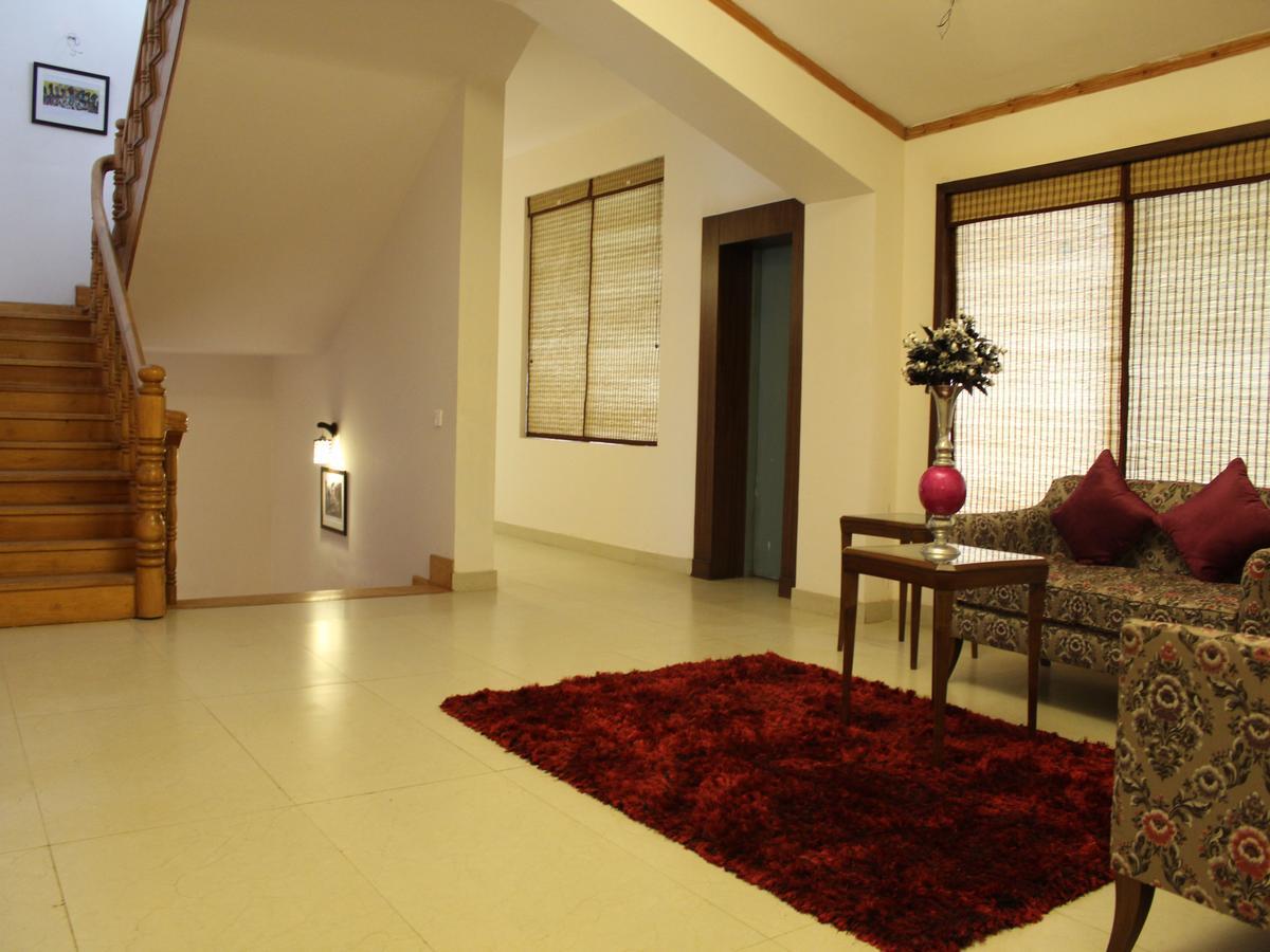 Oyo 2531 Hotel Una Comfort Misty Oak Nainital Kültér fotó