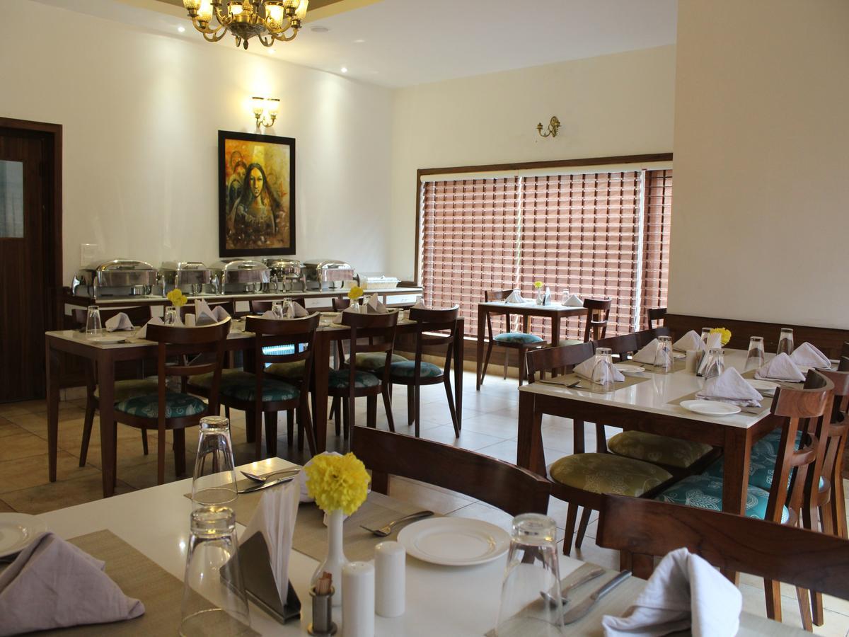 Oyo 2531 Hotel Una Comfort Misty Oak Nainital Kültér fotó